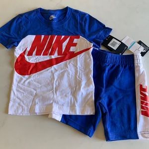 Brand New Boys Nike 2 PC set in “Game Royal”